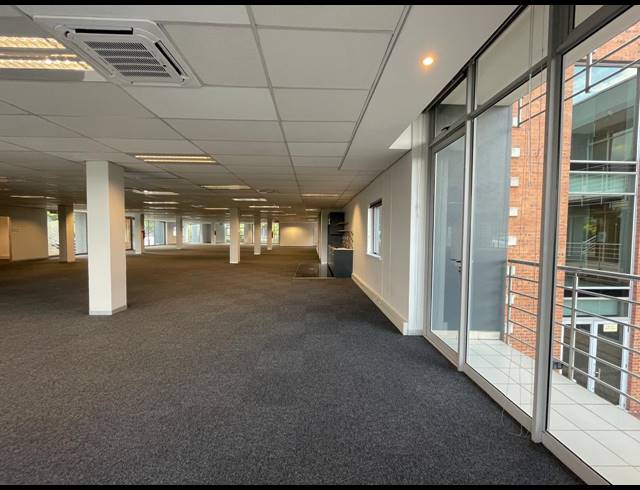 658M² OFFICE TO LET IN BRYANSTON